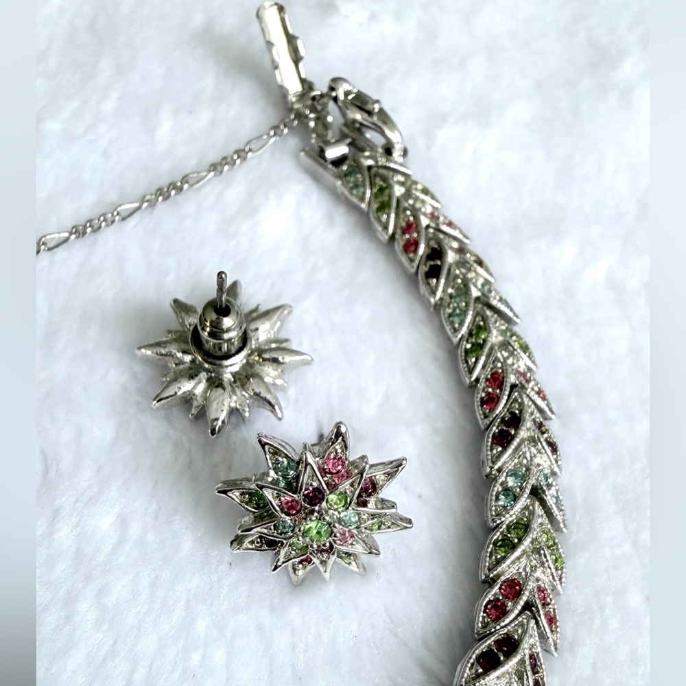 Vintage Dorlane Siver Tone Rhinestone Set Necklace, Bracelet and Stud Earrings.